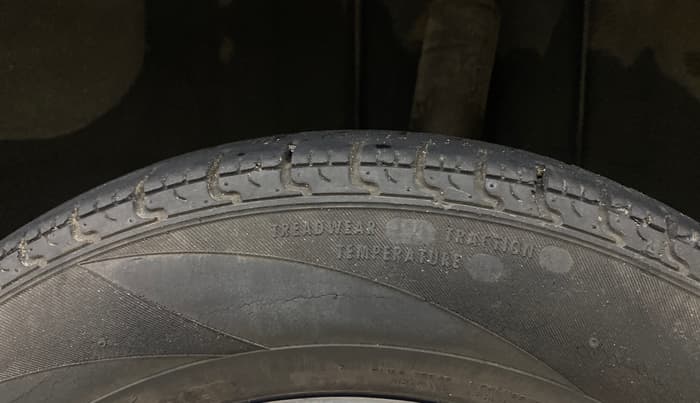 2016 Renault Kwid RXT 1.0, Petrol, Manual, 27,961 km, Left Rear Tyre Tread