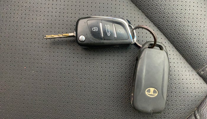 2017 Tata Hexa XTA 4X2 7 STR, Diesel, Automatic, 1,39,861 km, Key Close Up