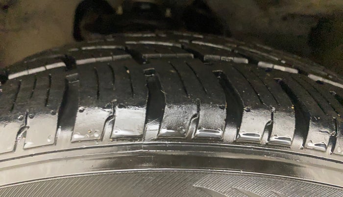 2017 Tata Hexa XTA 4X2 7 STR, Diesel, Automatic, 1,39,861 km, Left Front Tyre Tread