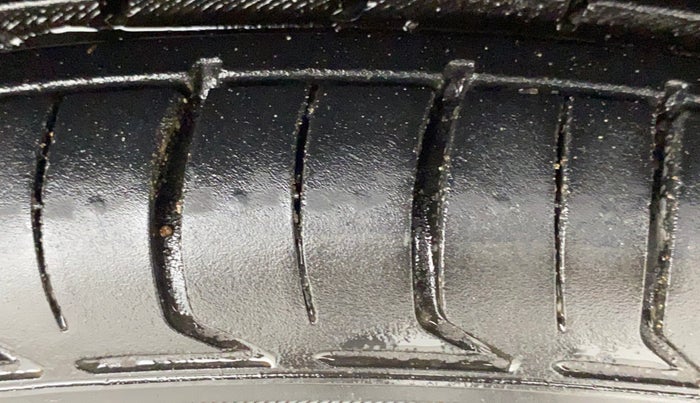 2017 Hyundai Grand i10 SPORTZ (O) AT 1.2 KAPPA VTVT, Petrol, Automatic, 38,978 km, Right Front Tyre Tread