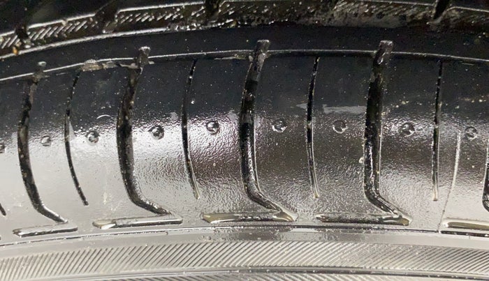 2017 Hyundai Grand i10 SPORTZ (O) AT 1.2 KAPPA VTVT, Petrol, Automatic, 38,978 km, Right Rear Tyre Tread