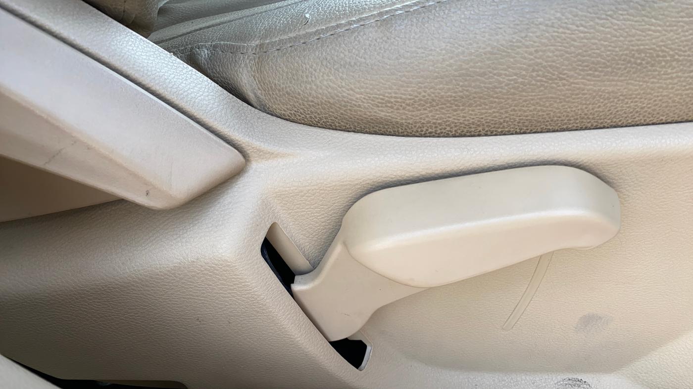 2018 Ford Figo Aspire TITANIUM1.5 DIESEL, Diesel, Manual, 62,266 km, Driver Side Adjustment Panel