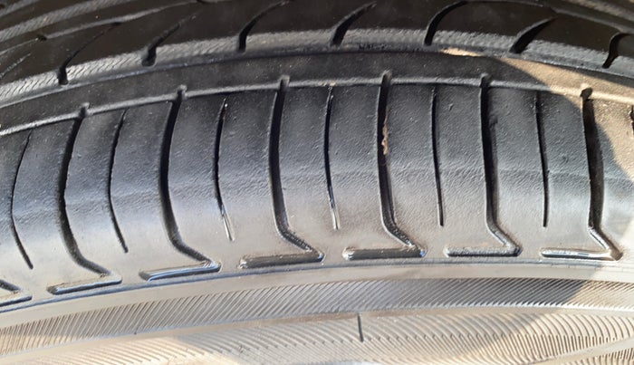 2018 Ford Figo Aspire TITANIUM1.5 DIESEL, Diesel, Manual, 62,245 km, Left Front Tyre Tread