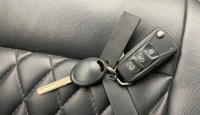 2023 Tata NEXON XMA PLUS SUNROOF PETROL, Petrol, Automatic, 40,242 km, Key Close Up