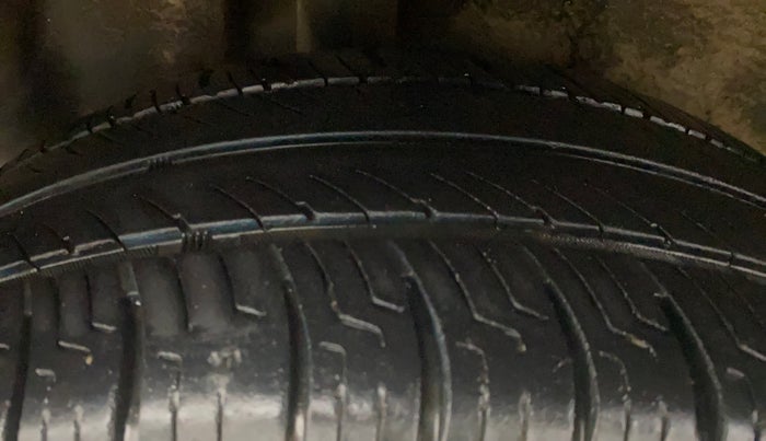 2016 Volkswagen Ameo COMFORTLINE 1.2L, Petrol, Manual, 81,186 km, Right Rear Tyre Tread