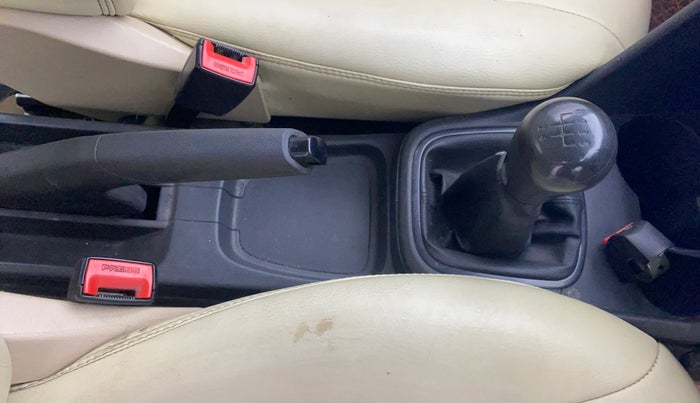 2016 Volkswagen Ameo COMFORTLINE 1.2L, Petrol, Manual, 81,186 km, Gear Lever