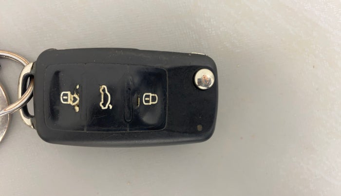 2016 Volkswagen Ameo COMFORTLINE 1.2L, Petrol, Manual, 81,186 km, Key Close Up