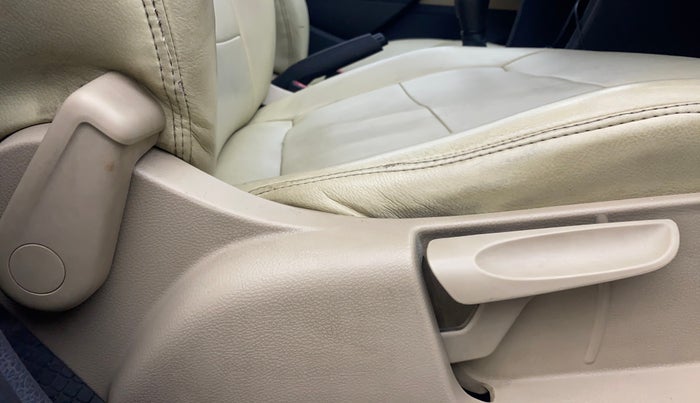 2016 Volkswagen Ameo COMFORTLINE 1.2L, Petrol, Manual, 81,186 km, Driver Side Adjustment Panel