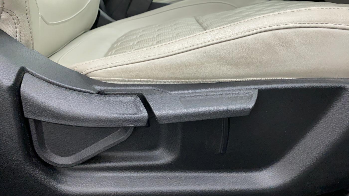 2019 KIA SELTOS HTX 1.5 DIESEL, Diesel, Manual, 62,084 km, Driver Side Adjustment Panel