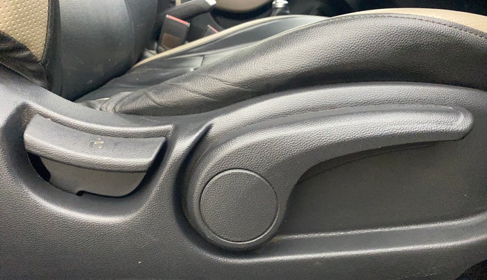 2017 Hyundai Elite i20 ASTA 1.2 (O), Petrol, Manual, 50,645 km, Driver Side Adjustment Panel