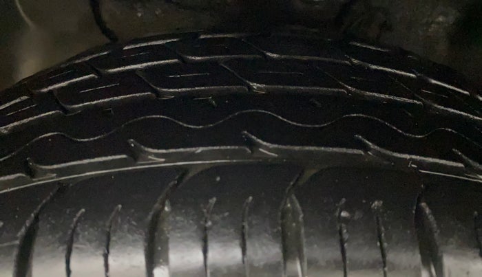 2017 Hyundai Elite i20 ASTA 1.2 (O), Petrol, Manual, 50,645 km, Left Front Tyre Tread