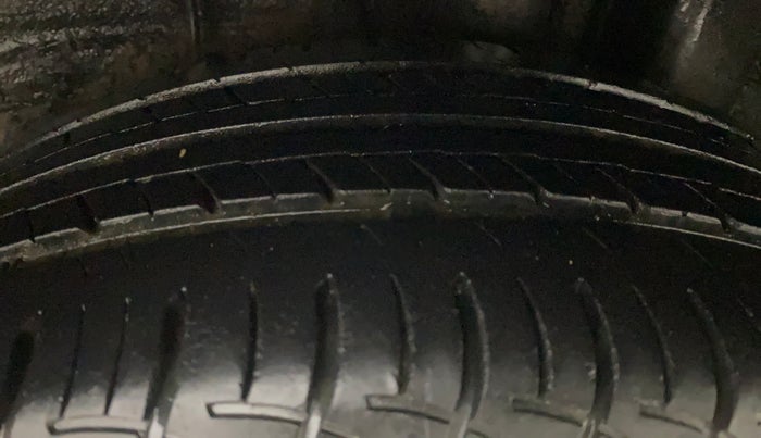 2017 Hyundai Elite i20 ASTA 1.2 (O), Petrol, Manual, 50,645 km, Left Rear Tyre Tread