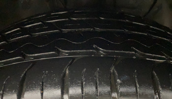 2017 Hyundai Elite i20 ASTA 1.2 (O), Petrol, Manual, 50,645 km, Right Front Tyre Tread