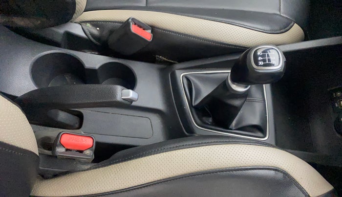 2017 Hyundai Elite i20 ASTA 1.2 (O), Petrol, Manual, 50,645 km, Gear Lever