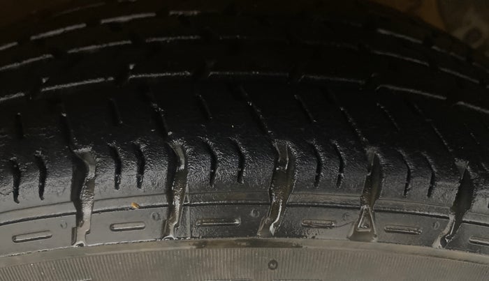 2015 Hyundai Grand i10 SPORTZ 1.2 KAPPA VTVT, Petrol, Manual, 82,147 km, Right Front Tyre Tread