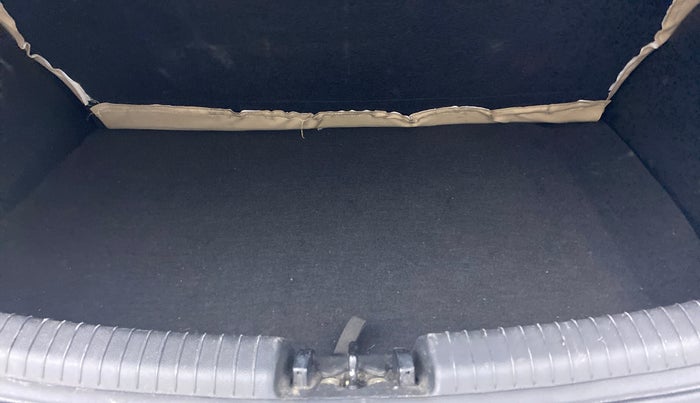 2017 Hyundai Grand i10 SPORTZ 1.2 KAPPA VTVT, Petrol, Manual, 39,595 km, Boot Inside