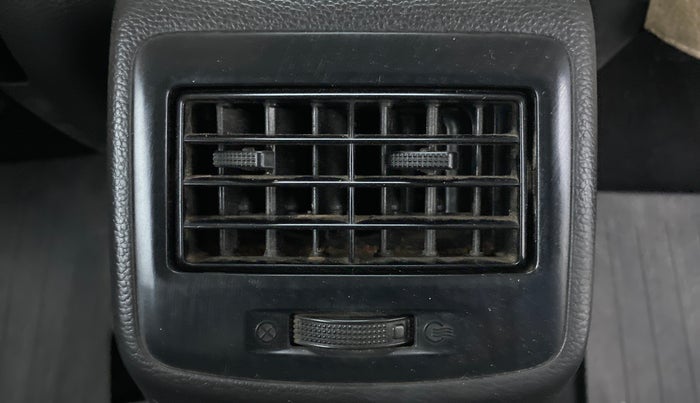 2017 Hyundai Grand i10 SPORTZ 1.2 KAPPA VTVT, Petrol, Manual, 39,595 km, Rear AC Vents