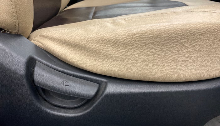 2017 Hyundai Grand i10 SPORTZ 1.2 KAPPA VTVT, Petrol, Manual, 39,595 km, Driver Side Adjustment Panel