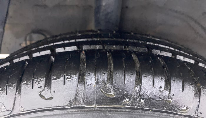 2017 Hyundai Grand i10 SPORTZ 1.2 KAPPA VTVT, Petrol, Manual, 39,595 km, Right Rear Tyre Tread