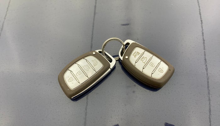 2019 Hyundai VENUE SX 1.0 (O) TURBO, Petrol, Manual, 26,684 km, Key Close Up