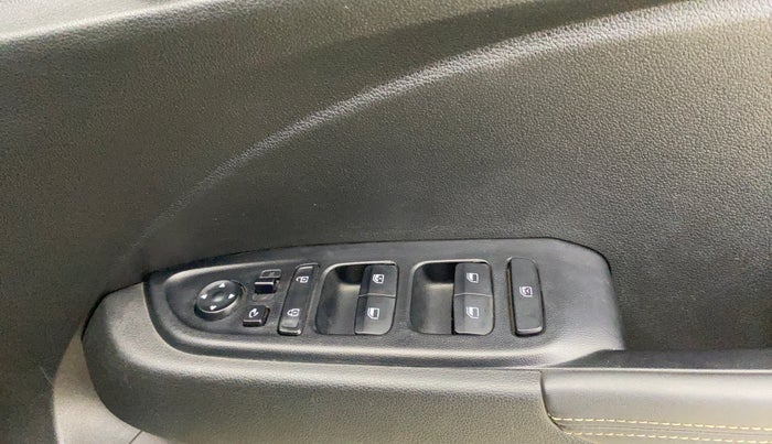 2019 Hyundai VENUE SX 1.0 (O) TURBO, Petrol, Manual, 26,684 km, Driver Side Door Panels Control