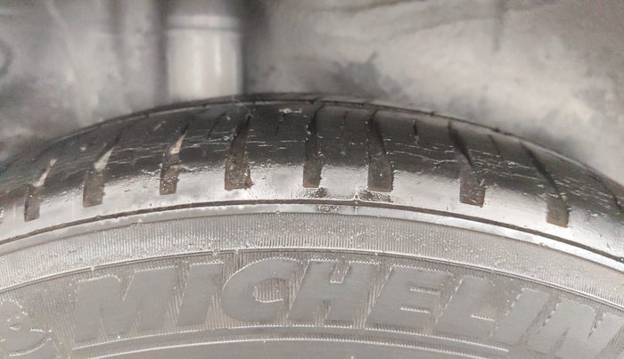 2014 Honda City 1.5L I-VTEC SV, Petrol, Manual, 1,43,914 km, Right Rear Tyre Tread