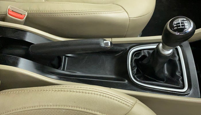 2019 Maruti Ciaz ALPHA DIESEL 1.5, Diesel, Manual, 57,128 km, Gear Lever