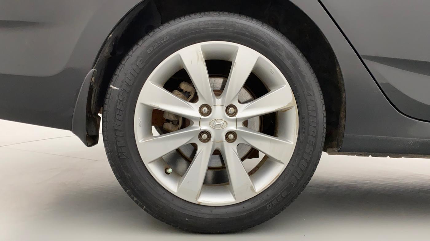 2013 Hyundai Verna FLUIDIC 1.6 SX VTVT, Petrol, Manual, 50,715 km, Right Rear Wheel