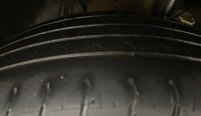 2022 KIA CARENS PRESTIGE PLUS 1.4 PETROL 7 STR, Petrol, Manual, 37,844 km, Left Front Tyre Tread