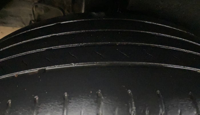 2022 KIA CARENS PRESTIGE PLUS 1.4 PETROL 7 STR, Petrol, Manual, 37,844 km, Right Rear Tyre Tread