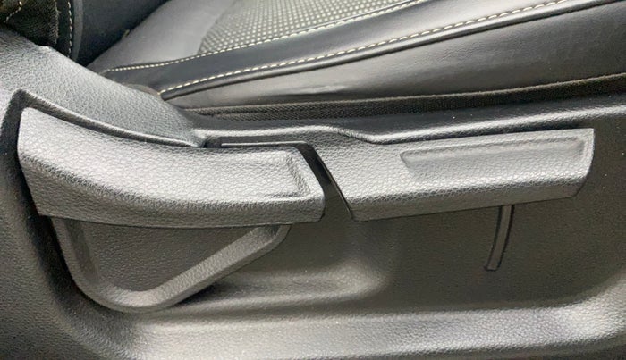 2022 KIA CARENS PRESTIGE PLUS 1.4 PETROL 7 STR, Petrol, Manual, 37,844 km, Driver Side Adjustment Panel