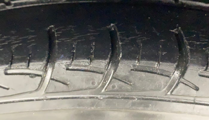 2018 Maruti Ciaz DELTA DIESEL 1.3, Diesel, Manual, 29,814 km, Left Front Tyre Tread