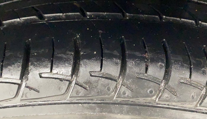 2018 Maruti Ciaz DELTA DIESEL 1.3, Diesel, Manual, 29,814 km, Left Rear Tyre Tread