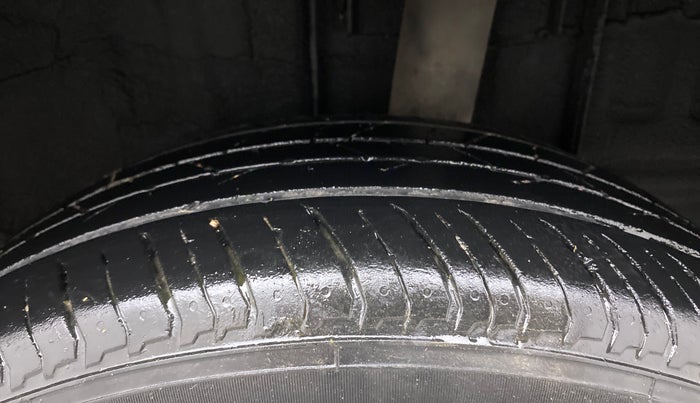 2021 Nissan MAGNITE XL, Petrol, Manual, 38,137 km, Left Rear Tyre Tread