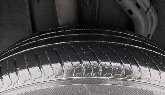 2021 Nissan MAGNITE XL, Petrol, Manual, 38,137 km, Right Rear Tyre Tread