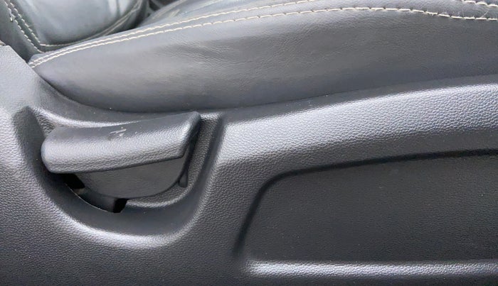 2017 Hyundai Elite i20 Magna Executive 1.2, Petrol, Manual, 41,348 km, Driver Side Adjustment Panel