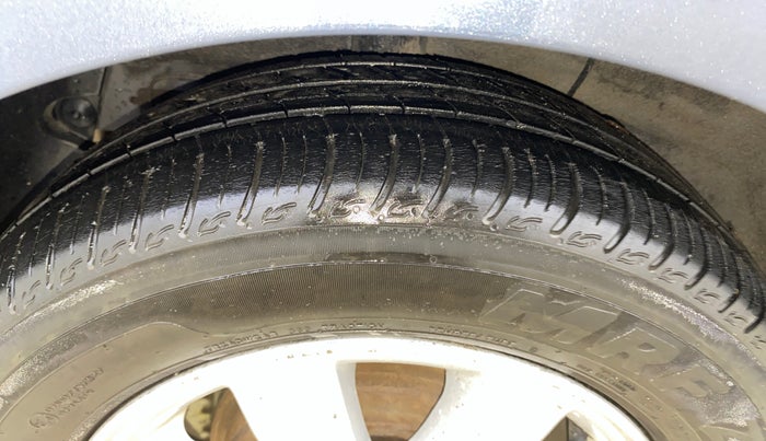 2014 Hyundai Xcent S (O) 1.2, Petrol, Manual, 1,40,022 km, Right Rear Tyre Tread