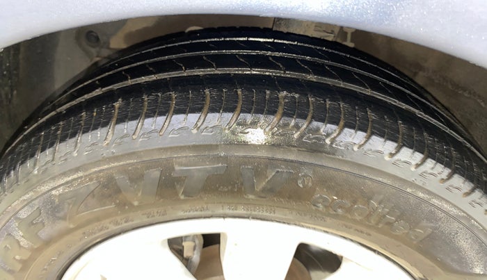 2014 Hyundai Xcent S (O) 1.2, Petrol, Manual, 1,40,022 km, Left Front Tyre Tread