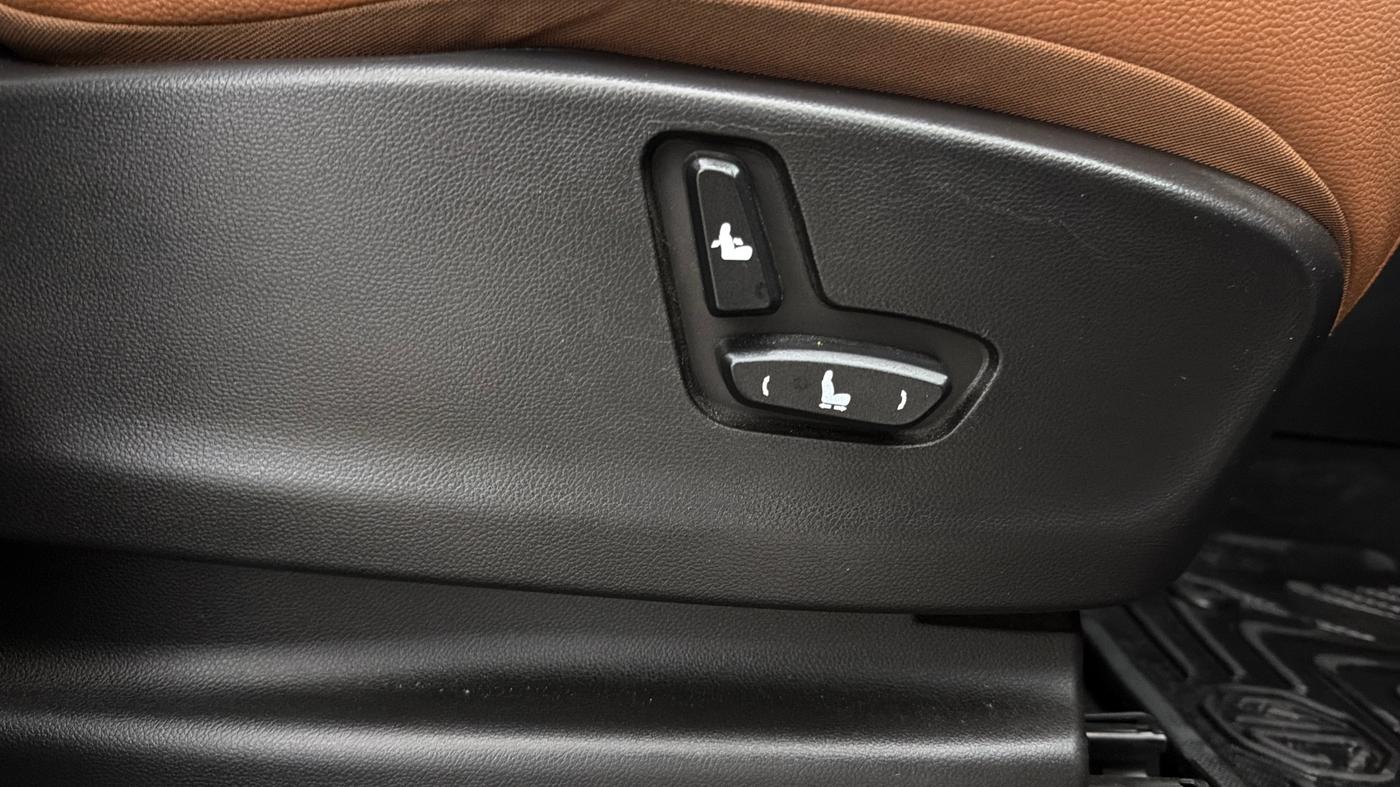 2020 MG HECTOR PLUS SHARP 1.5 PETROL TURBO DCT 6-STR, Petrol, Automatic, 32,671 km, Driver Side Adjustment Panel