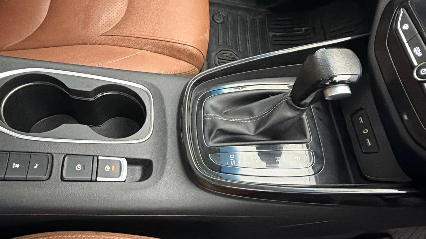 2020 MG HECTOR PLUS SHARP 1.5 PETROL TURBO DCT 6-STR, Petrol, Automatic, 32,671 km, Gear Lever