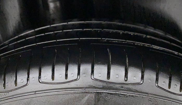 2013 Volkswagen Polo HIGHLINE1.2L, Petrol, Manual, 46,179 km, Right Rear Tyre Tread