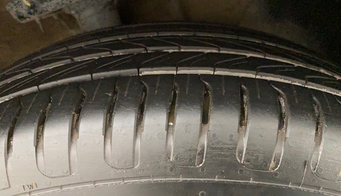 2018 Hyundai Verna 1.4 EX PETROL, Petrol, Manual, 62,102 km, Right Front Tyre Tread
