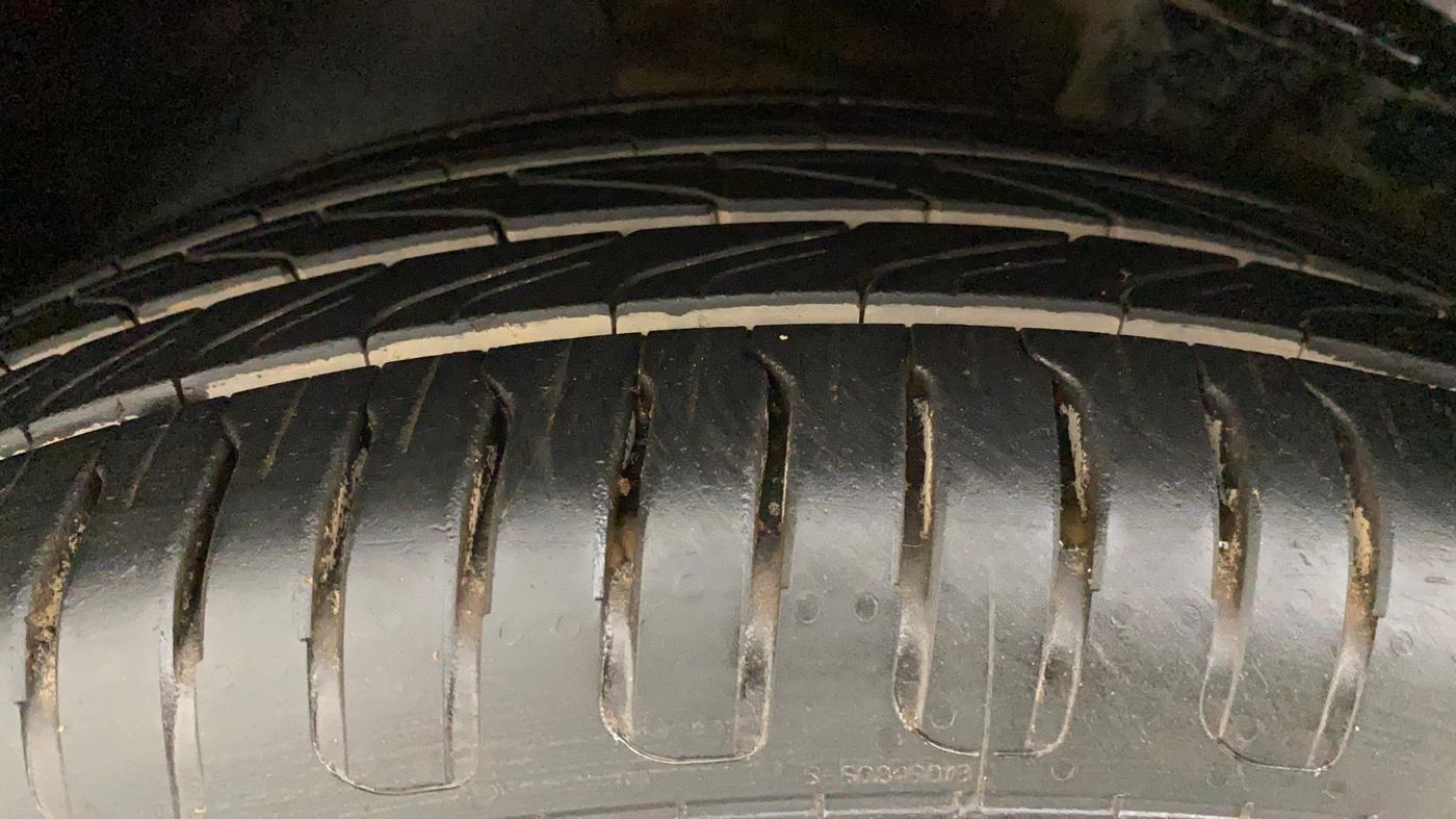 2018 Hyundai Verna 1.4 EX PETROL, Petrol, Manual, 62,102 km, Left Front Tyre Tread