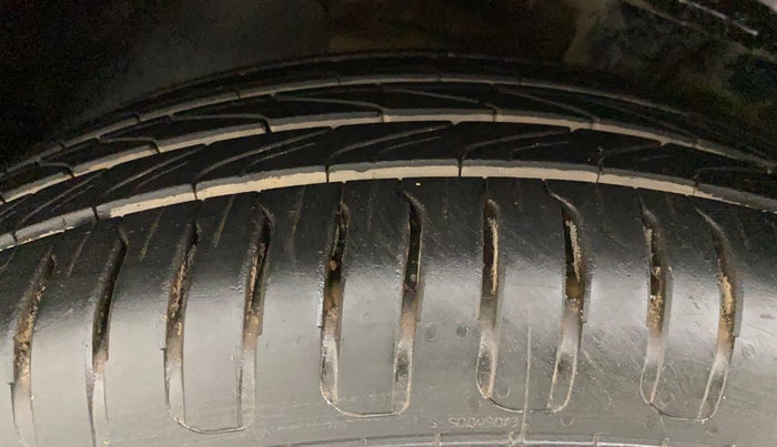 2018 Hyundai Verna 1.4 EX PETROL, Petrol, Manual, 62,102 km, Left Front Tyre Tread