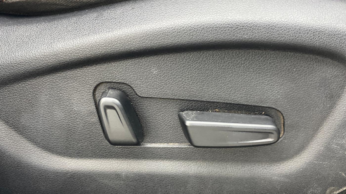 2023 Hyundai ALCAZAR 1.5 SIGNATURE (O) AT 6STR, Diesel, Automatic, 71,625 km, Driver Side Adjustment Panel