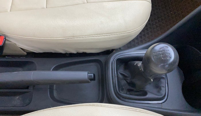 2016 Volkswagen Ameo COMFORTLINE 1.2L, Petrol, Manual, 95,364 km, Gear Lever