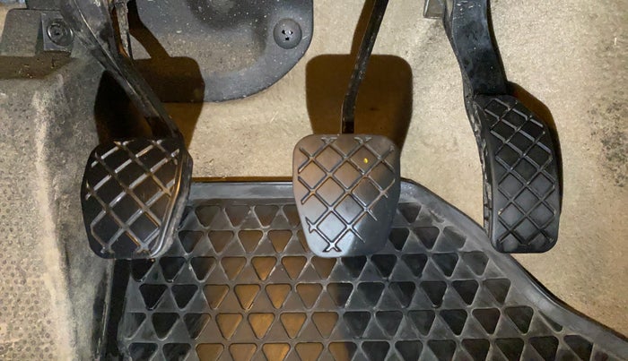 2016 Volkswagen Ameo COMFORTLINE 1.2L, Petrol, Manual, 95,364 km, Pedals