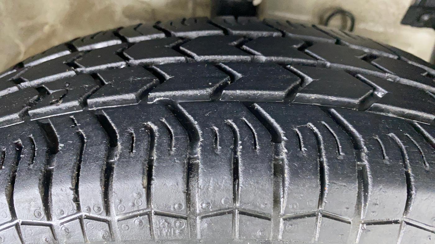 2017 Maruti Swift Dzire VXI, Petrol, Manual, 22,248 km, Right Front Tyre Tread