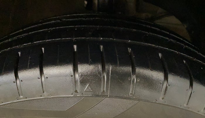 2019 Maruti Swift ZXI PLUS, Petrol, Manual, 13,761 km, Right Front Tyre Tread