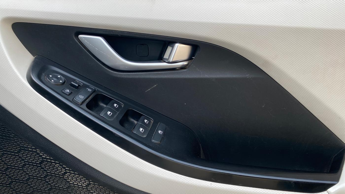 2023 Hyundai Creta SX 1.5 PETROL, Petrol, Manual, 54,281 km, Driver Side Door Panels Control